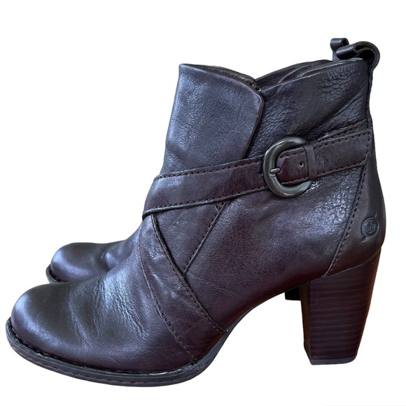 Born Women’s Leather Heel Buckle Detail Biker Ankle Boots Booties Red/Brown Sz 9 - Picture 4 of 17